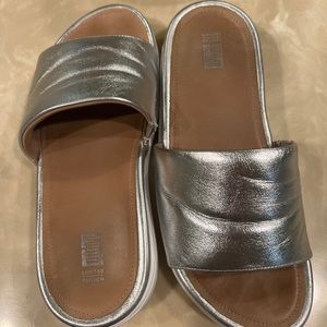 FitFlop silver slides